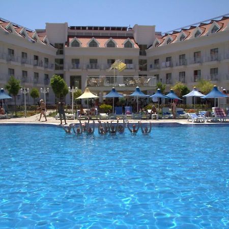 Golden Sunset Hotel&Spa Кемер Екстериор снимка A swimming pool at a hotel in Turkey