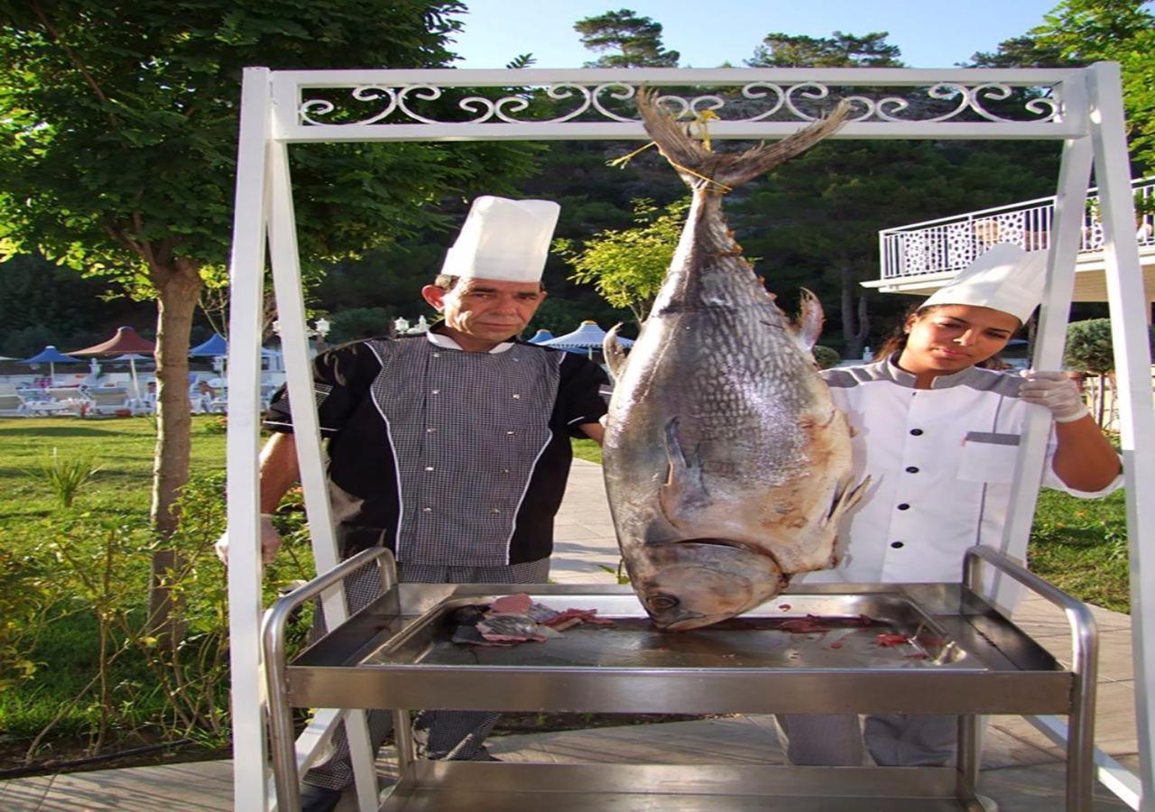 Golden Sunset Hotel&Spa Кемер Екстериор снимка Blue marlin being prepared for a wedding reception