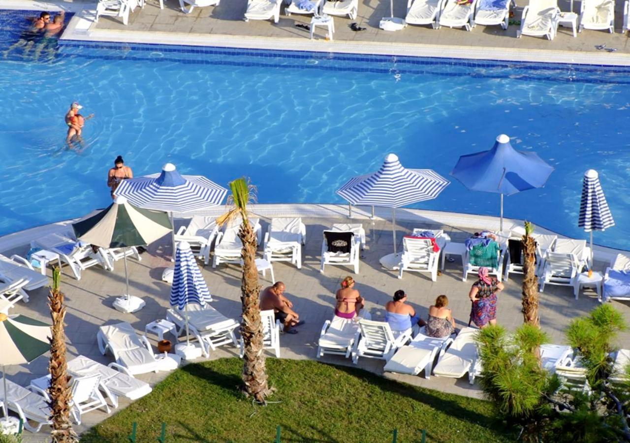 Golden Sunset Hotel&Spa Кемер Екстериор снимка A pool at a hotel in Turkey