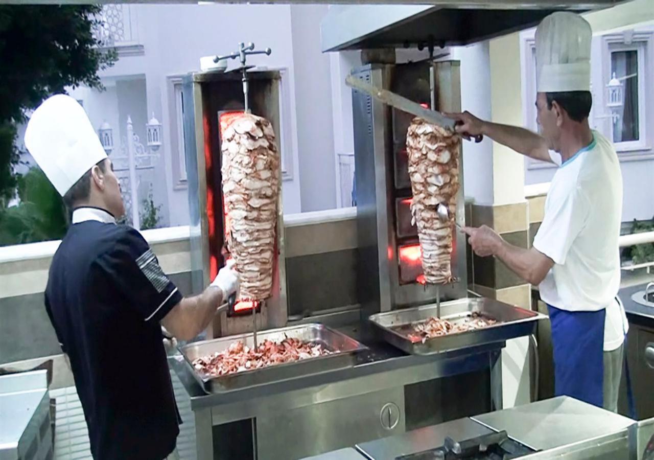 Golden Sunset Hotel&Spa Кемер Екстериор снимка Gyros being prepared