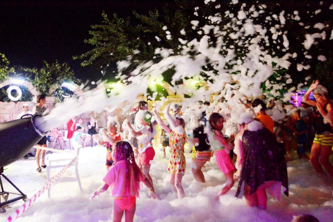 Golden Sunset Hotel&Spa Кемер Екстериор снимка Foam party in Croatia